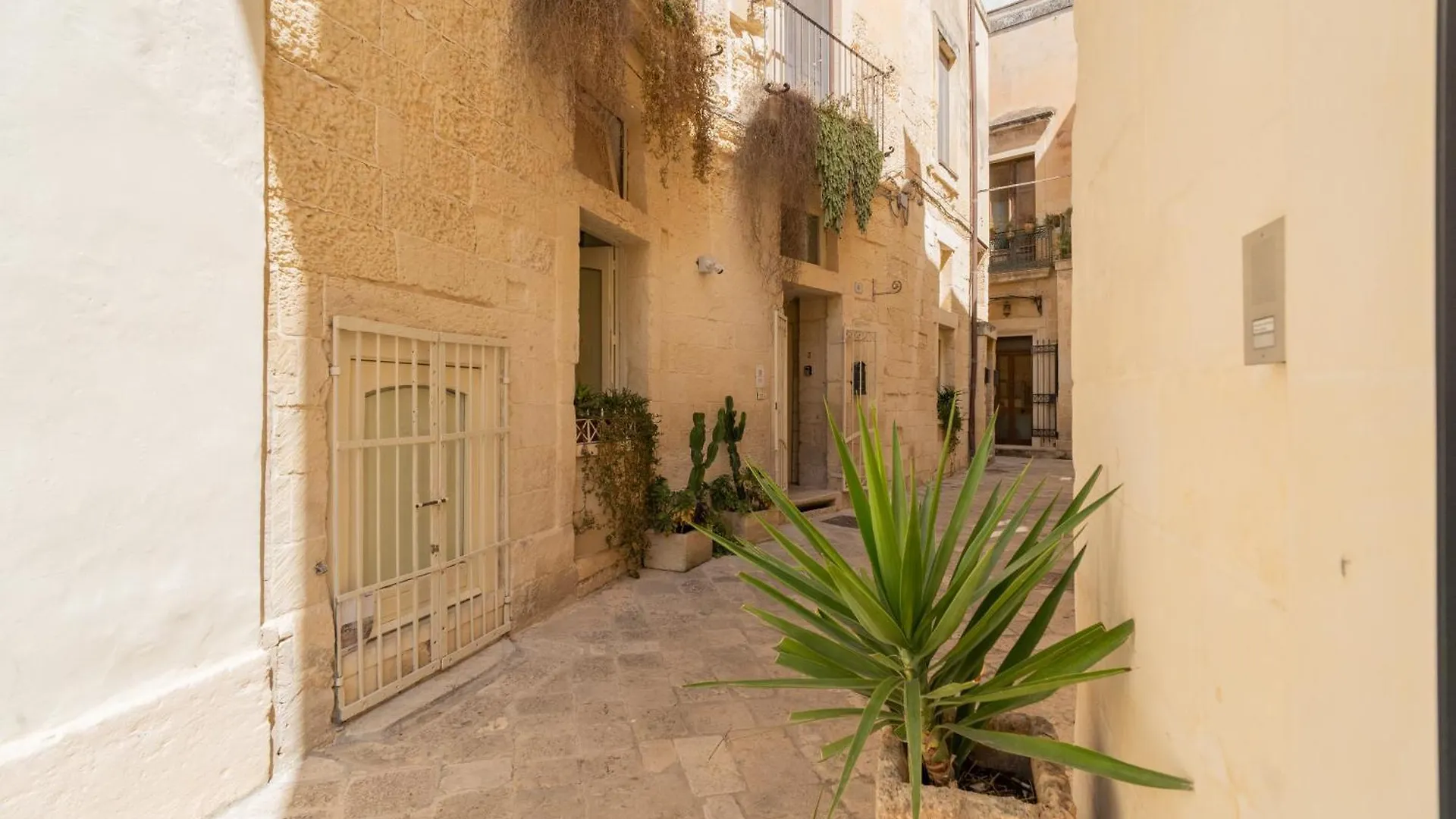 Apartment Dimora Barocca Luxury Suites Lecce Italy